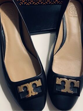 Tory Burch Black Leather Flats Size 8M